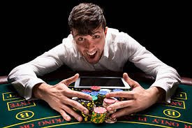 Ilustrasi kemudahan taruhan dan permainan live casino di putarslot88